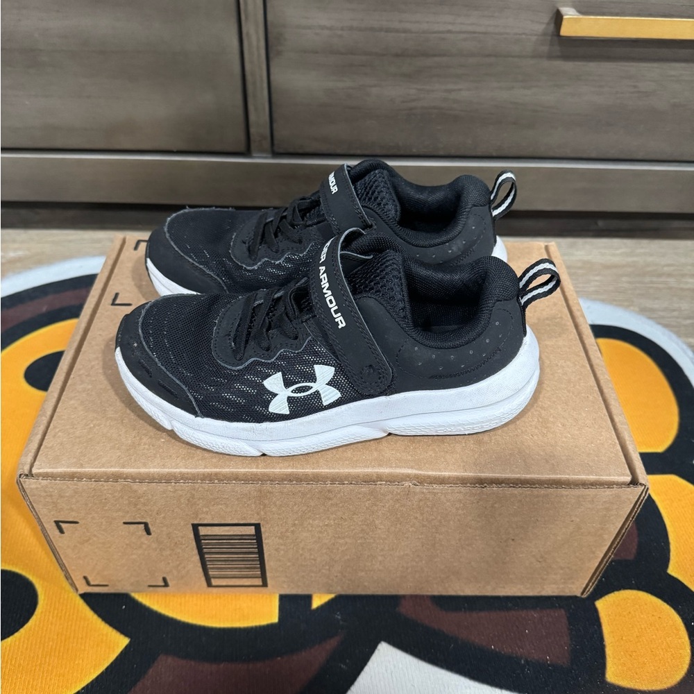 Under Armour Kids Assert 10 AC PS Black/White